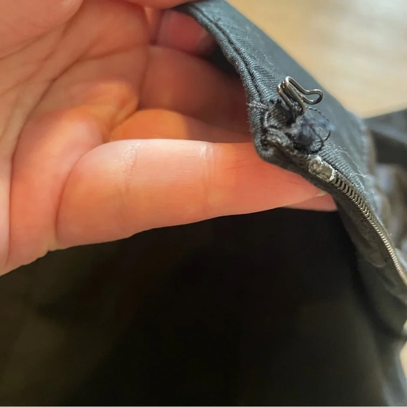 Ann Taylor Loft 0 petite black pencil skirt workwear - Picture 4 of 9